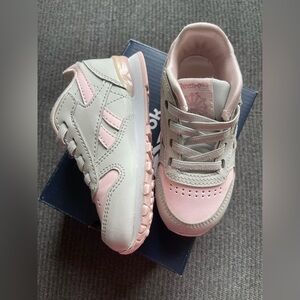 Reebok light Kids Shoes - Pink and Gray size 7